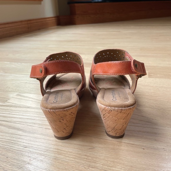 Comfortiva Leather Cork Wedge Sandals Size 8.5 in Excellent Condition - Picture 5 of 13